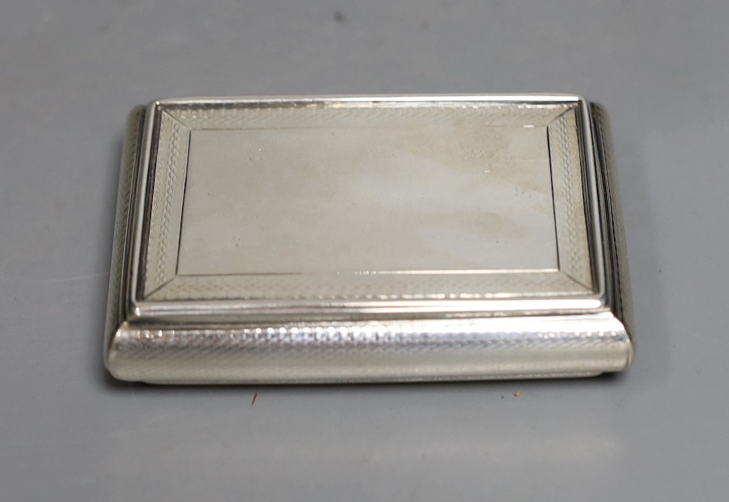 An early Victorian silver rectangular bombe shaped snuff box, by Nathaniel Mills, Birmingham, 1839, 83mm.